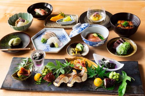 ホテルの敷地内または近くでの食事または食べ物
