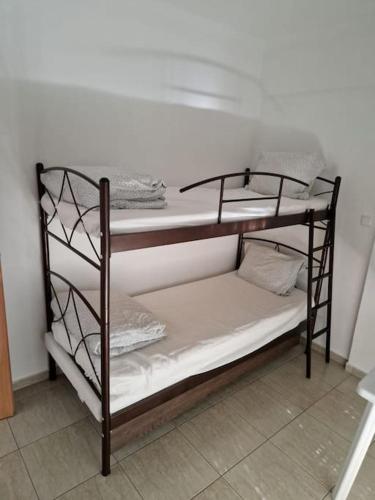 a couple of bunk beds in a room at Πλήρως εξοπλισμένο διαμέρισμα. in Nea Moudania