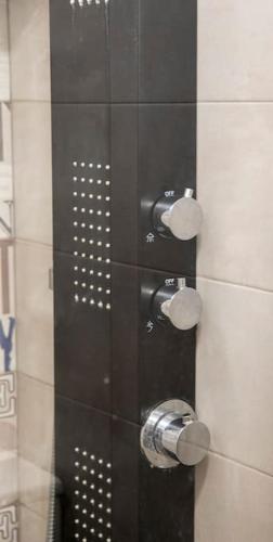 a shower with two cups on a wall at Apartamento Ventanal in Ateca