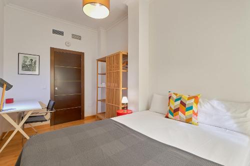 Jaleo Penthouse in Malaga by Solaga Holiday Homes 객실 침대