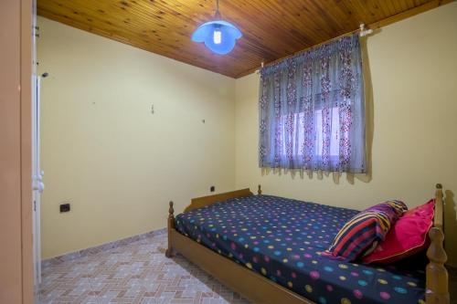 Кровать или кровати в номере EVA'S BEACH HOUSE DIKELLA