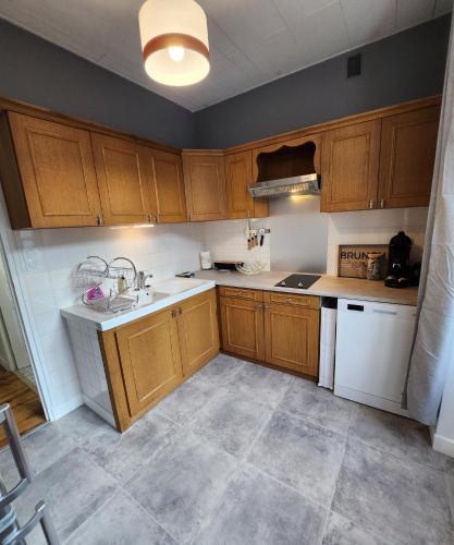 Кухня или мини-кухня в Chaleureux appartement refait à neuf
