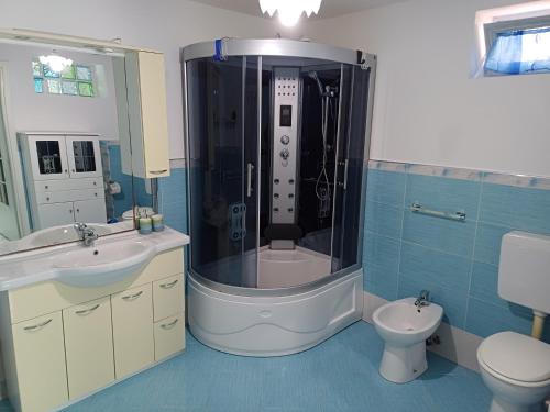 Ένα μπάνιο στο Casa Serena