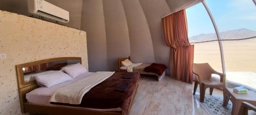 Postel nebo postele na pokoji v ubytování Talal Wadi Rum