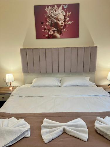 Кровать или кровати в номере Floral Boutique Hotel