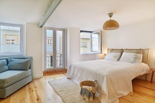 Modern flat with double patio right next to Estrela Gardens