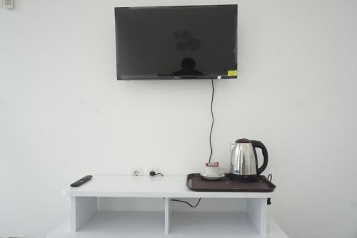 TV a/nebo společenská místnost v ubytování Ellada Garden