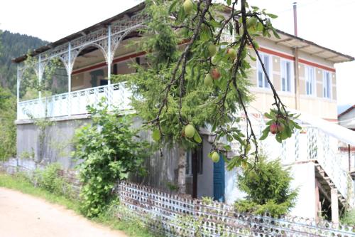 El edificio en el que está la casa de huéspedes