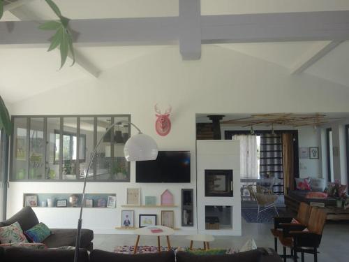 Photo de la galerie de l'établissement Villa avec piscine et spacieux pool house près des plages et de la Rhune, à Saint-Pée-sur-Nivelle