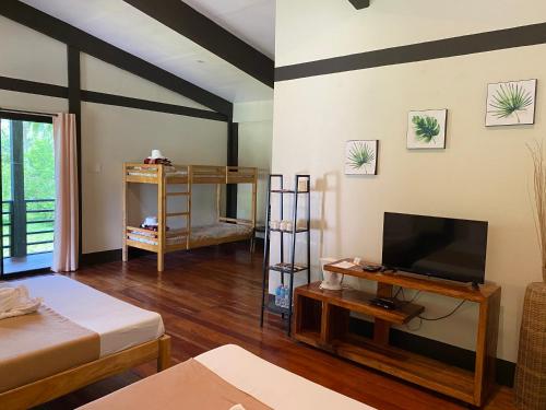 Postel nebo postele na pokoji v ubytování Calape Forest Resort