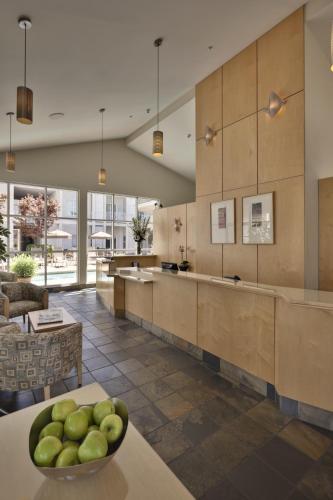 a large kitchen with a bowl of apples on a table at Corporate Inn Sunnyvale - All-Suite Hotel in Sunnyvale