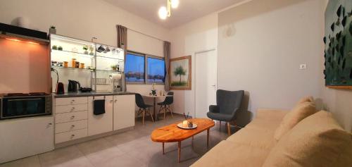 Acropolis View Apartment in the Heart of Monastiraki