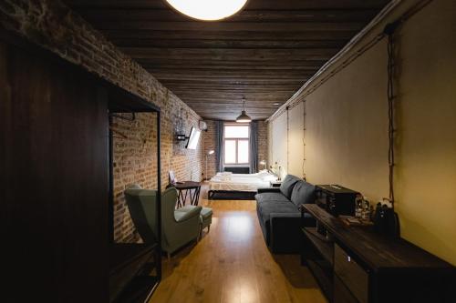 Ruang duduk di Apartments JustLvivIt at the Rynok Square