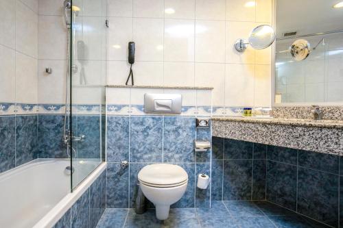 a bathroom with a toilet and a shower and a tub at Hotel Grand Kaptan - Ultra All Inclusive in Alanya
