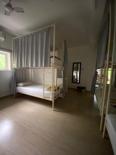 a room with two bunk beds in it at Hostel Mandala in Anjuna
