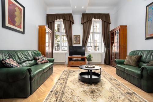 Emerald Suite WITH FREE PARKING