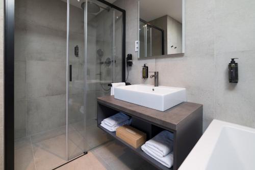 a bathroom with a sink and a shower at Depandance hotelu Vítkova Hora in Karlovy Vary