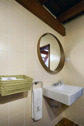 a bathroom with a sink and a mirror at Vale Fuzeiros Nature Guest House in Vale Fuzeiros