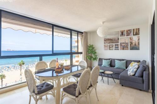 FIRST LINE 2-bedroom apartment, POOL, free WI-FI, air-conditioning, FREE parking