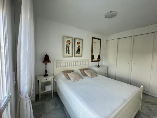 Moderno Apartamento con terraza y vista al mar a 5 min Pto. Banús