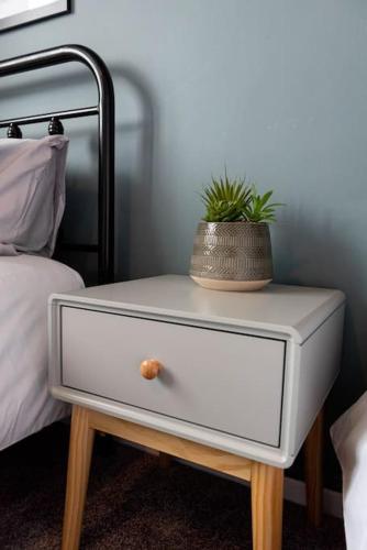 Ein Bett oder Betten in einem Zimmer der Unterkunft Chic 3-Bed Hideaway Steps from Cromer Beach