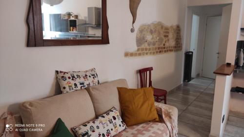 a living room with a couch and a mirror at Giravolta (Jaco) in Sulmona