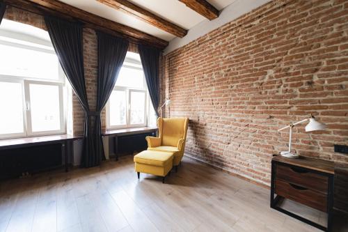 Ruang duduk di Apartments JustLvivIt at the Rynok Square