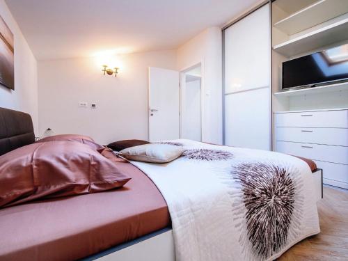 Lova arba lovos apgyvendinimo įstaigoje Luxurious Apartment in Zadar with Garden