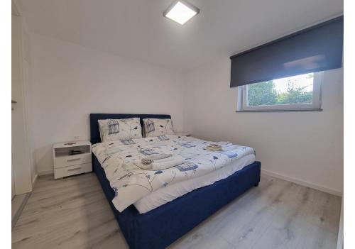 En eller flere senge i et værelse på Apartman Luna - 50 m od mora