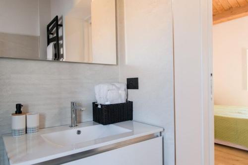 Giường trong phòng chung tại Tana a 5 STELLE