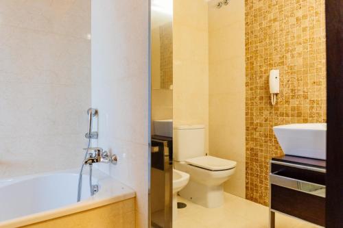 Ένα μπάνιο στο Axis Porto Business & Spa Hotel