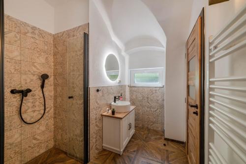 a bathroom with a sink and a shower at Hrad Vildstejn in Skalná