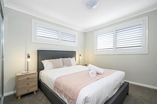 Ένα ή περισσότερα κρεβάτια σε δωμάτιο στο Rousehill Sweet Spacious 4BR Quiet House