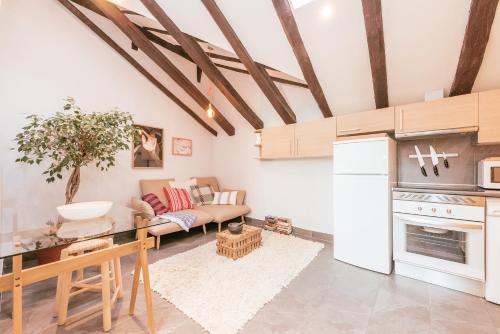 Bohemian 2bedroom attic in Lavapies
