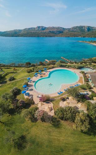 an aerial view of a resort with a swimming pool at Park Hotel & Spa Cala Di Lepre in Palau