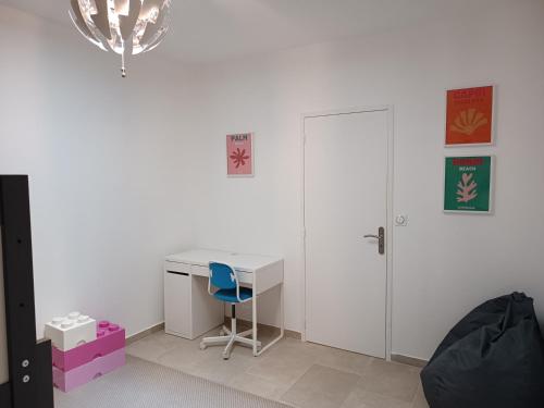 a white desk with a blue chair in a room at Maison de Charme - Maréchalerie - Nîmes in Uchaud