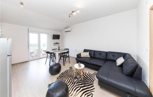 Lovely Apartment In Kastel Luksic With Wifi
