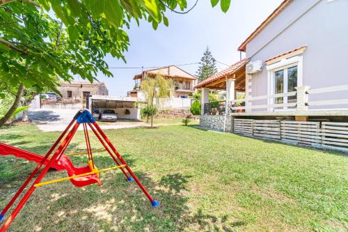 Детская игровая зона в Giourgas house