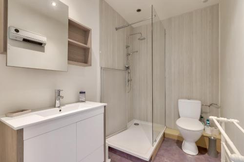 Koupelna v ubytování Sables-d'Olonne - Appartement avec Balcon