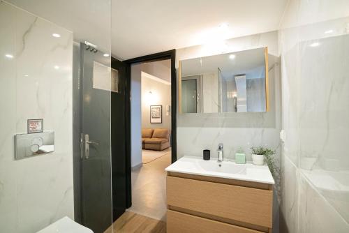 Chic Retreat 2BD 2 Bathrooms