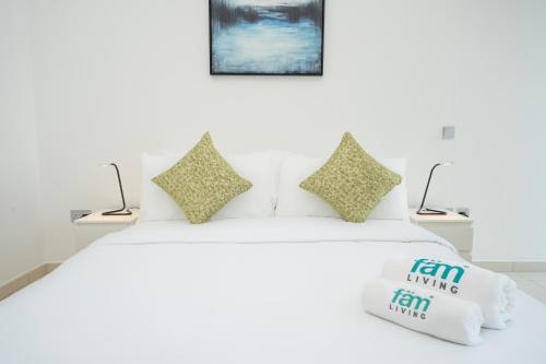 Postel nebo postele na pokoji v ubytování FAM Living - Wake up to Marina Views - 1Bed in Cayan Tower
