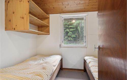 Llit o llits en una habitació de 1 Bedroom Cozy Home In Tarm