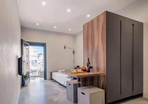 Stylish Studio Apt w Balcony 3-min From the Beach with Shelter