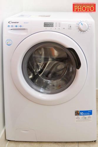 a white washing machine with its door open at Vistamare in Alliste