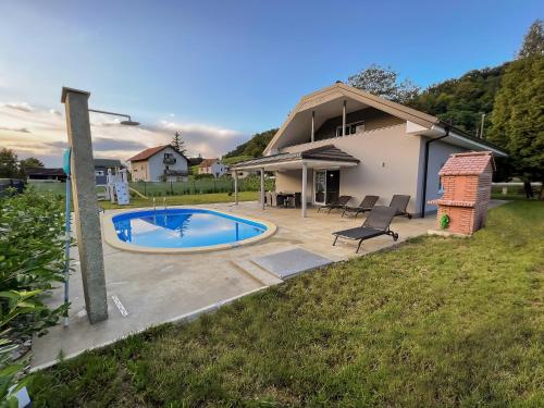 a backyard with a swimming pool and a house at Villa Dora in Krapinske Toplice