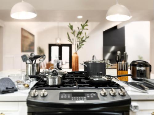 Dapur atau dapur kecil di open airy custom designed home - 2kings - sleeps 14