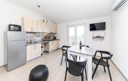 Lovely Apartment In Kastel Luksic With Wifi