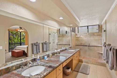 a large bathroom with two sinks and a shower at Grand Champions 55, Beautiful Renovation, Split AC in Wailea