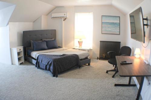 a bedroom with a bed and a desk and a desk at 3 BR - Off Street Parking - Amazing View Nearby in Pittsburgh
