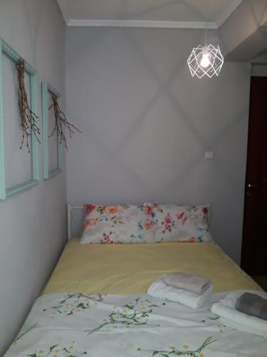 a small bedroom with a bed with a yellow blanket at Xronis 1 in Néa Michanióna